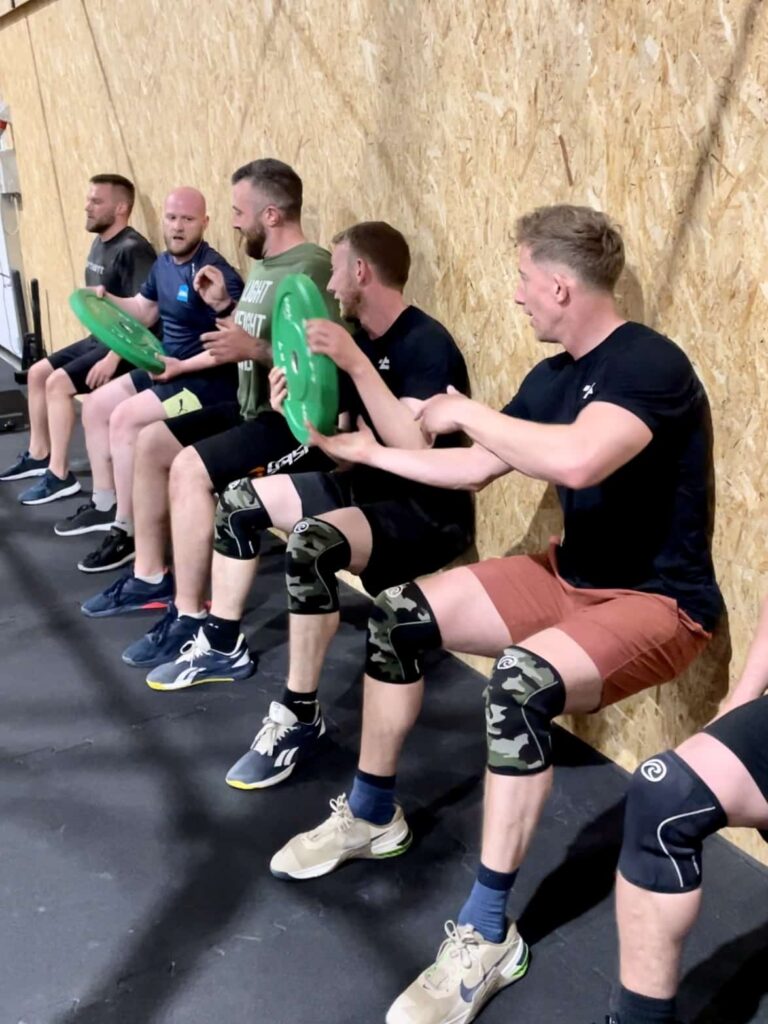 Stænger af stål holdtræning hos Klubben Djursland i Hornslet, hvor man har fokus på træning af stærke ben